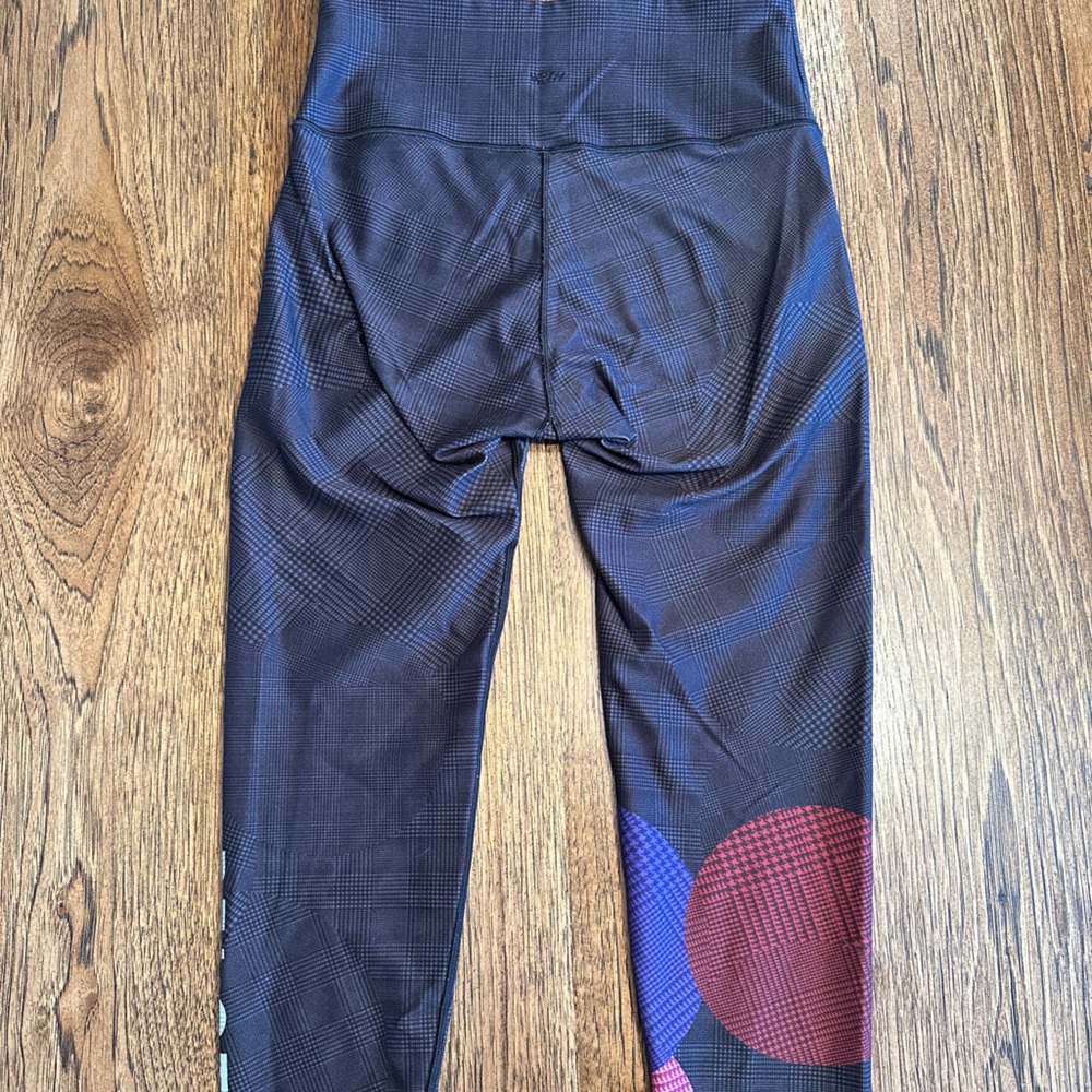 Peloton leggings size medium. Reversible and great condition